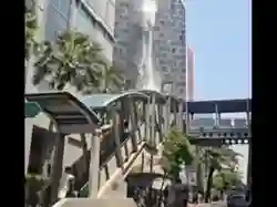 Ada 'Air Terjun' dari Gedung Tinggi Akibat Gempa M 7,7 di Myanmar